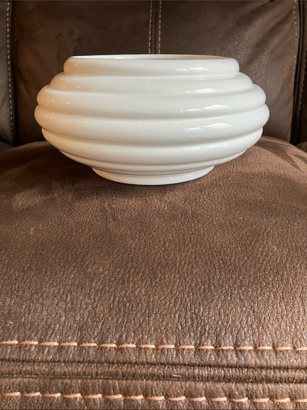 Hanger glossy White Beehive Vase - Home Accents